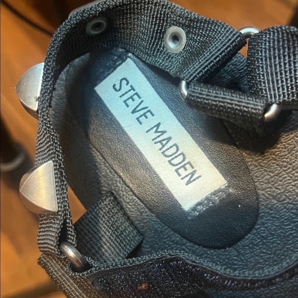 Steve Madden Black Studded Platform Sandals size 9.5 - Picture 7 of 7